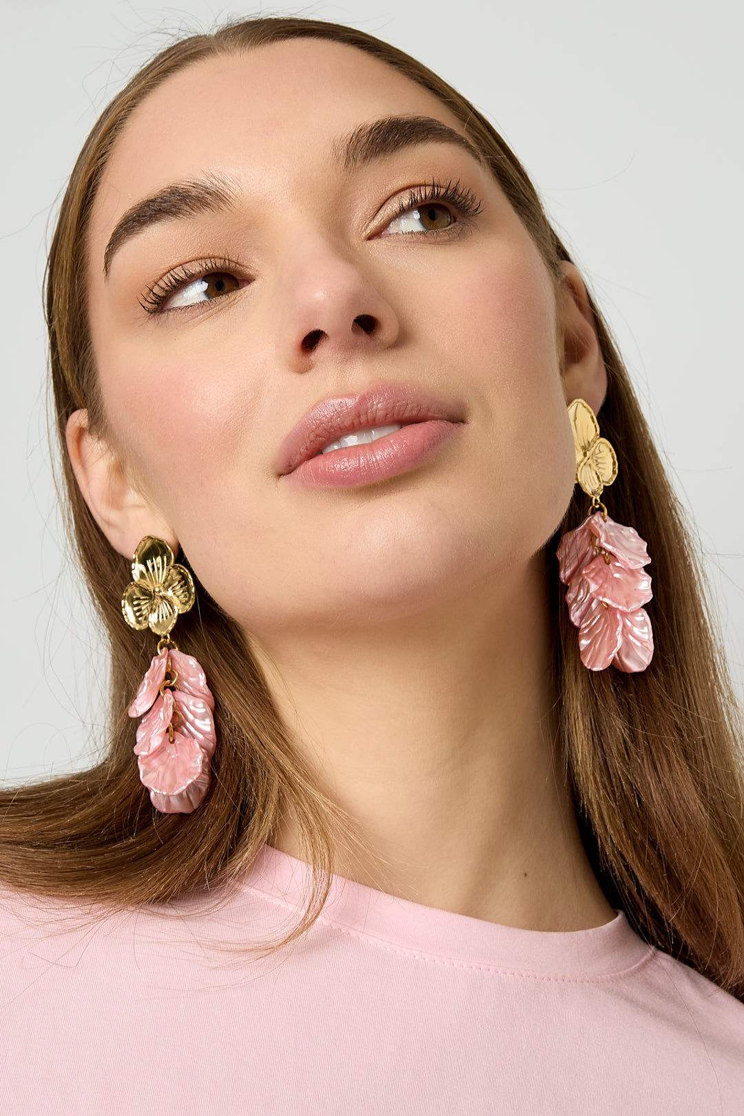 Bloem oorbellen met parelmoer