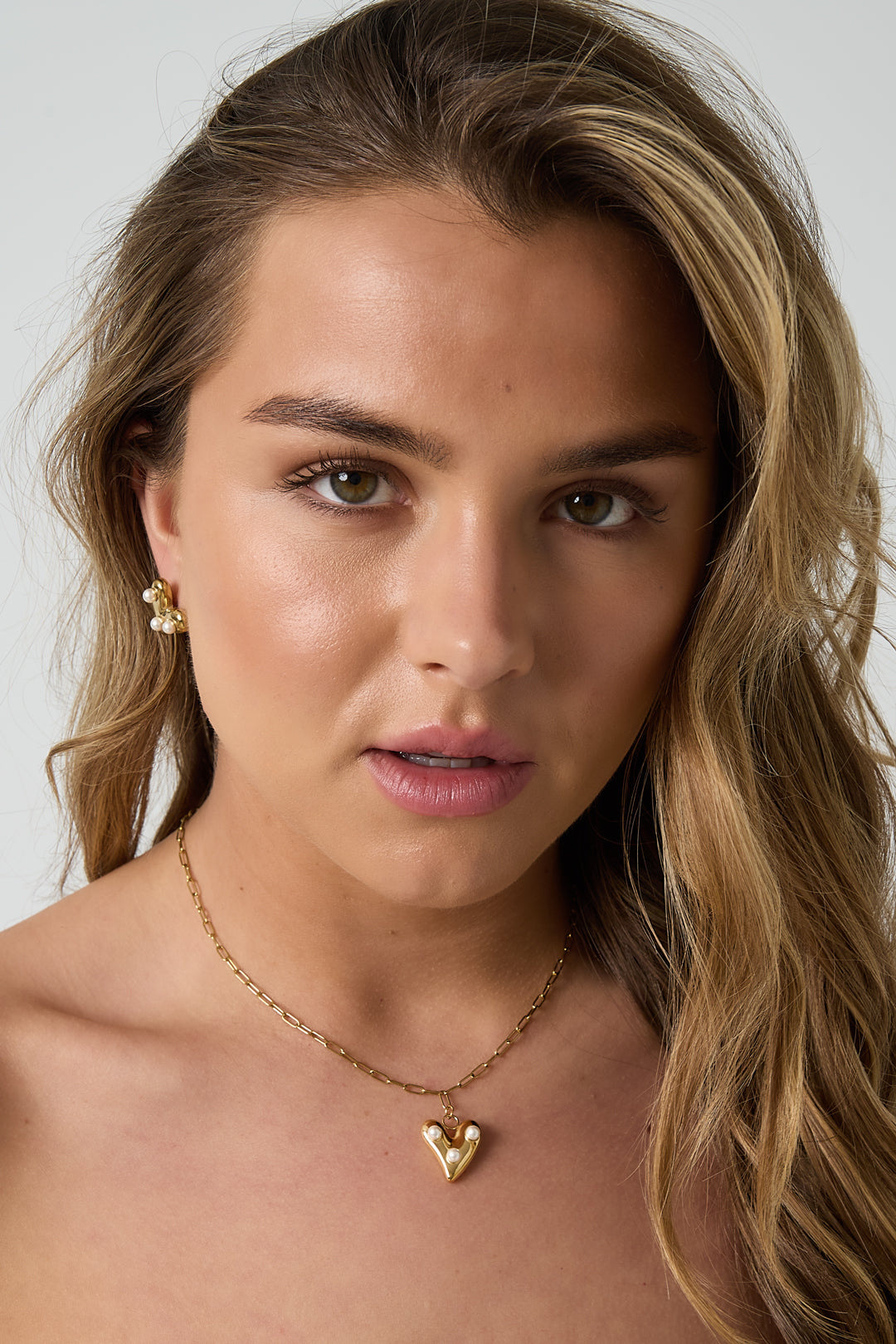 Ketting met hangend hart met parels