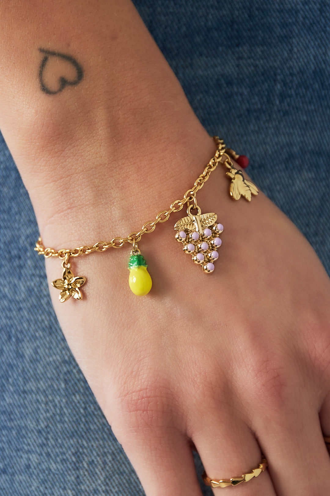 Fruitige bedeltjes armband