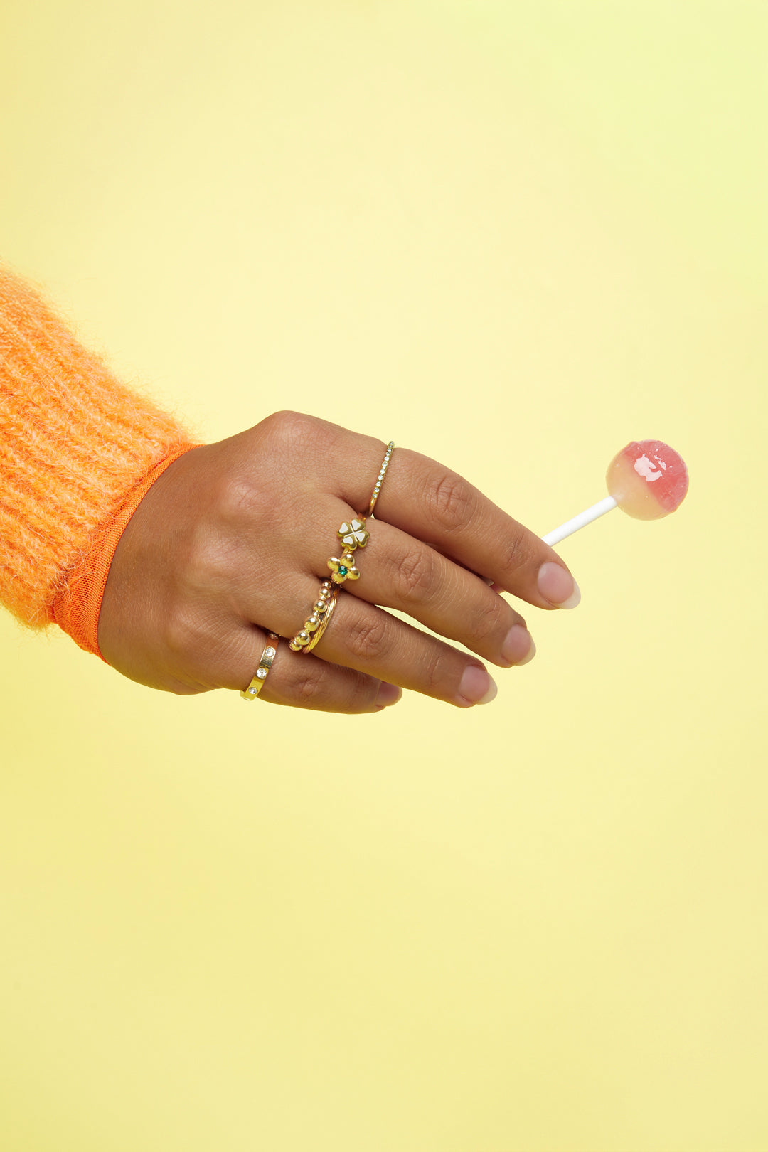 Minimalistische ring met strepen