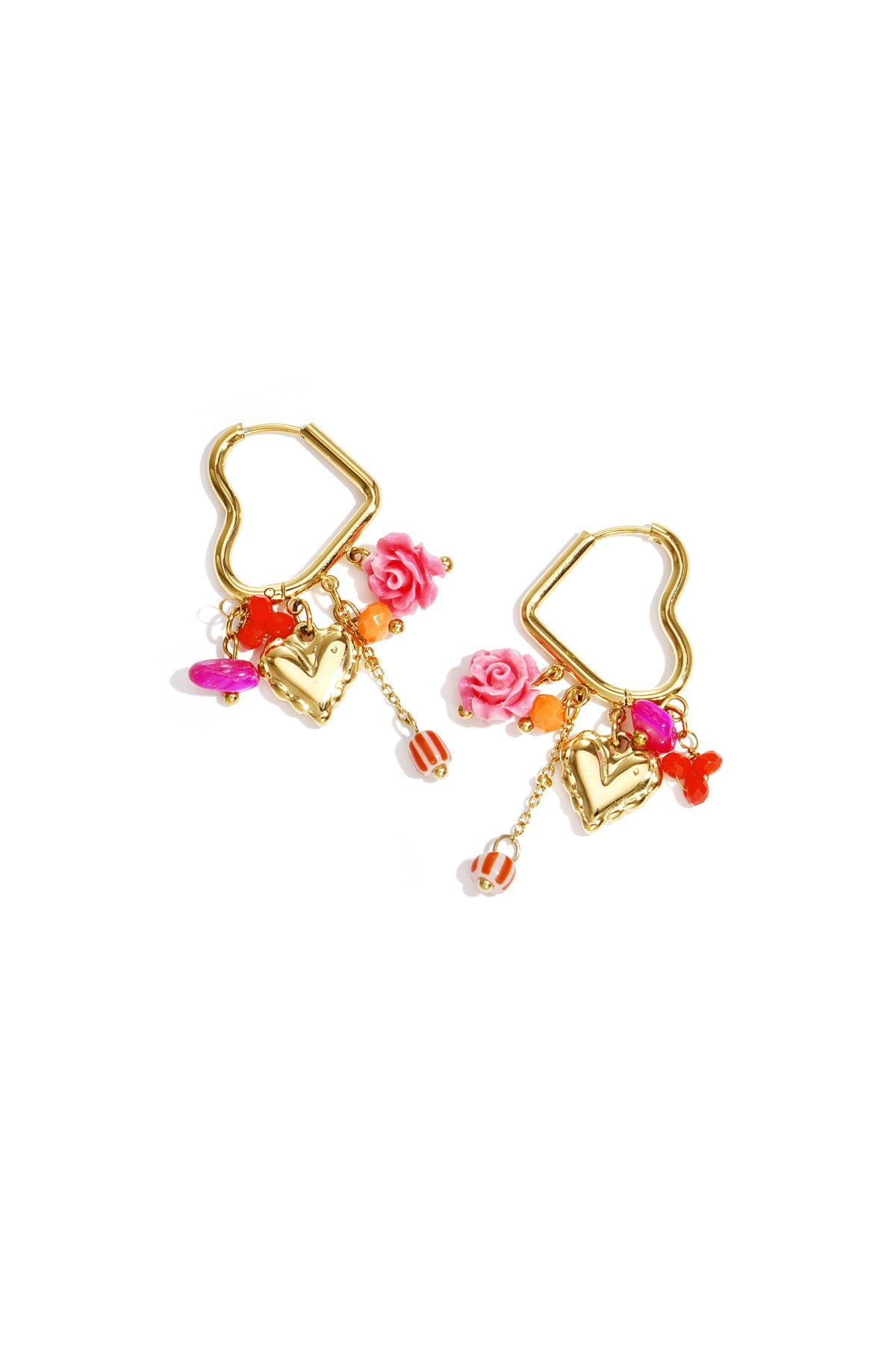 Creolen in hartvorm met kralen hangers en charms